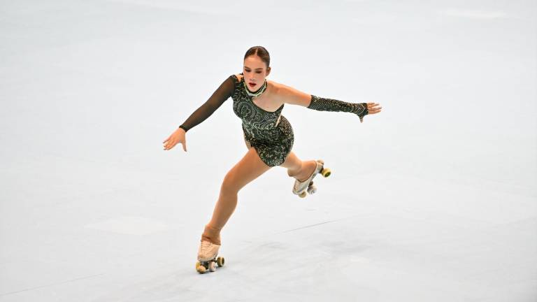 La joven patinadora demuestra su talento en pistas internacionales, destacando siempre por su excelente desenvolvimiento artístico.