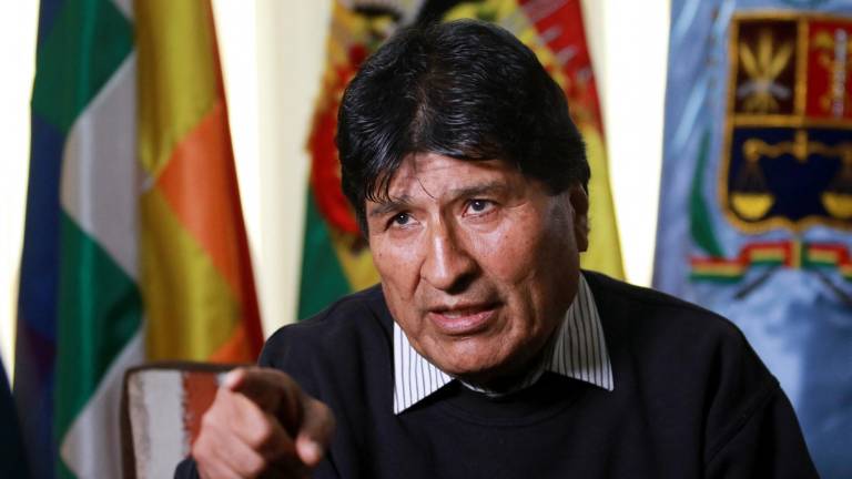 El expresidente boliviano Evo Morales hace un gesto durante una entrevista con la AFP en Cochabamba, Bolivia, el 23 de julio de 2024.