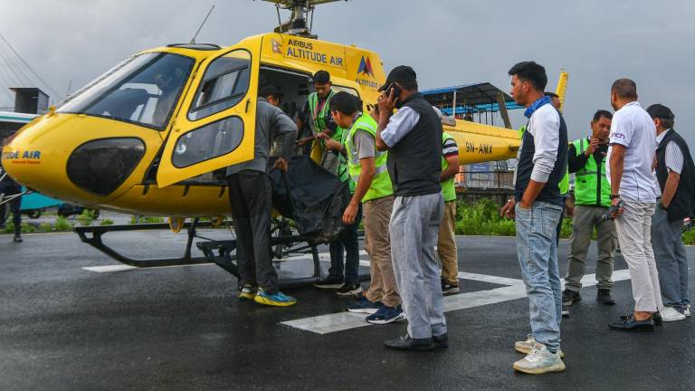 Muere una familia de cinco mexicanos en un accidente de helicóptero tras conocer el Monte Everest