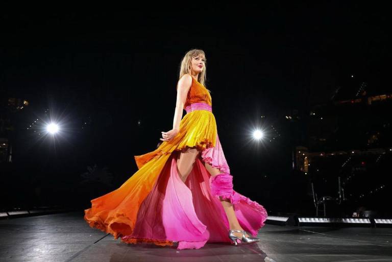 $!Foto de la cantante Taylor Swift durante uno de sus conciertos. Ella sería la estrella pop más grande del siglo según Billboard si solo se toman en cuenta sus cifras, pero eligieron a Beyoncé para encabezar la lista por la influencia artistica.