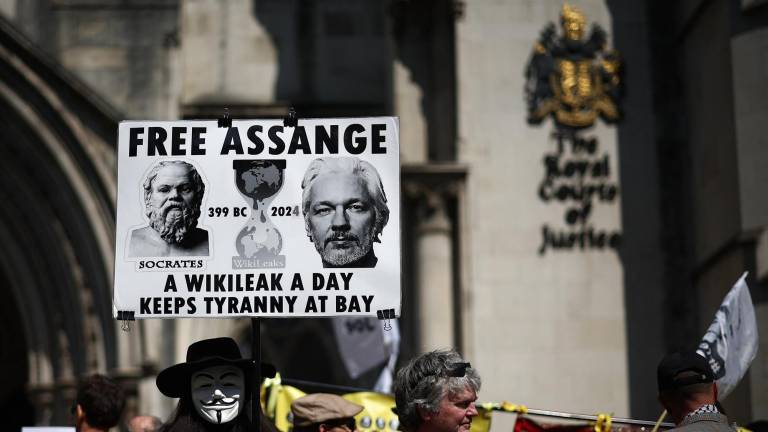 Assange está en libertad y salió de Reino Unido, según Wikileaks