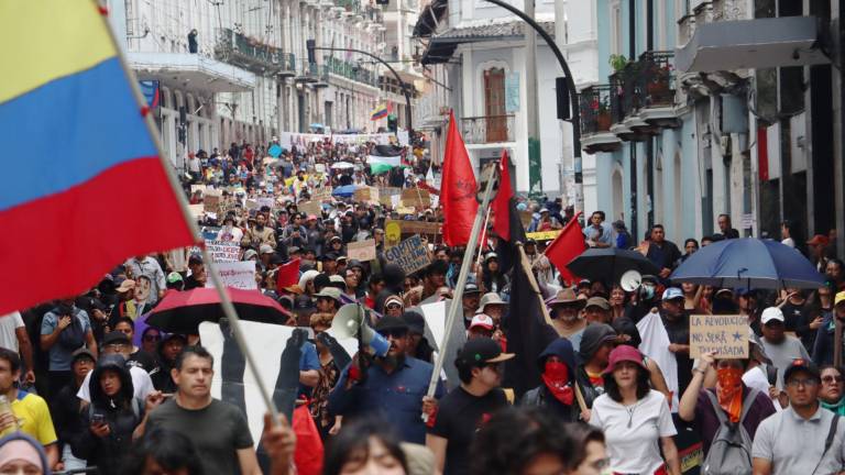 Marcha de movimientos sociales y estudiantes universitarios en contra del gobierno, realizada el 31 de octubre en el centro de Quito. Foto: API