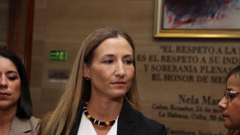 La exesposa del presidente Daniel Noboa, Gabriela Goldbaum, arribando a la Asamblea.