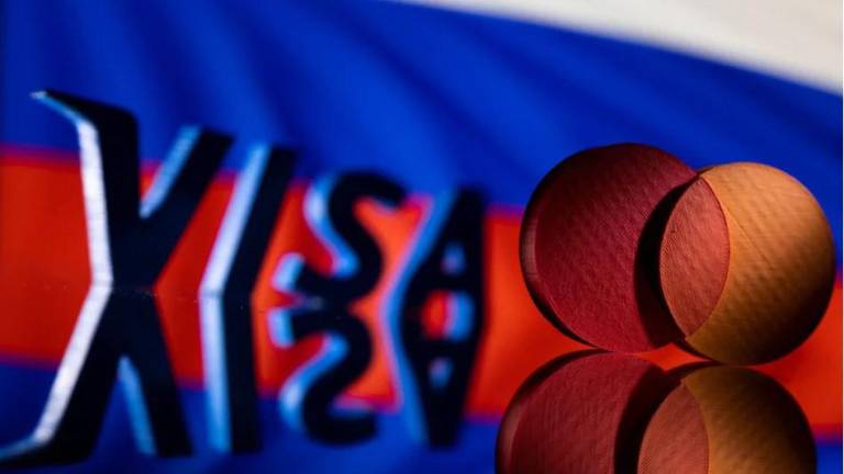 Visa y Mastercard suspenden operaciones en Rusia