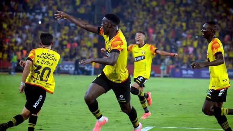 En la décima fecha de la segunda etapa de la LigaPro, Barcelona y Emelec protagonizaron el partido #235 del tradicional Clásico del Astillero. Fotos: César Muñoz/API.