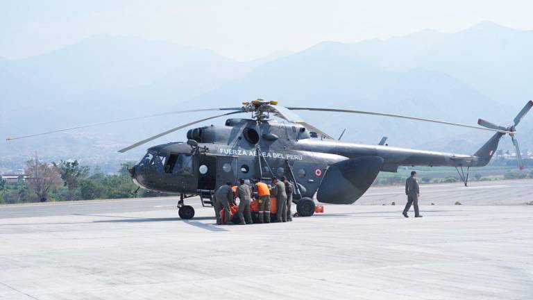 Perú aporta con dos aviones cisternas y dos helicópteros con sistemas de balde para controlar el incendio en Quilanga