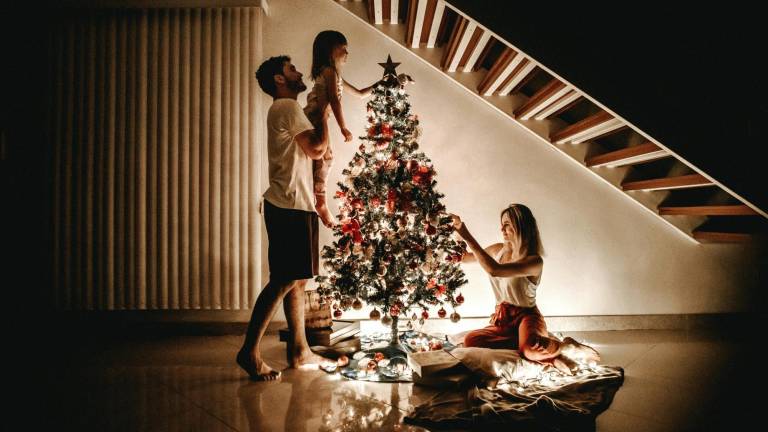 Consejos de una decoradora para transformar tu hogar esta Navidad, según tu estilo