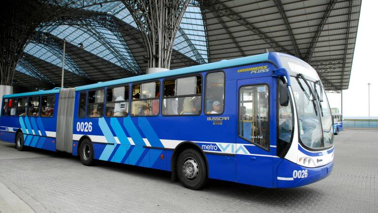 Mujeres de Guayaquil tendrán sus propios buses de la Metrovía