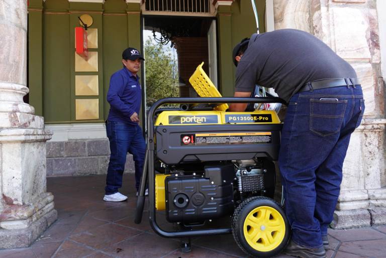 $!Para adaptarse a los prolongados cortes de luz, la ciudadanía ha comenzado a adquirir generadores para utilizarlos tanto en sus viviendas como negocios.