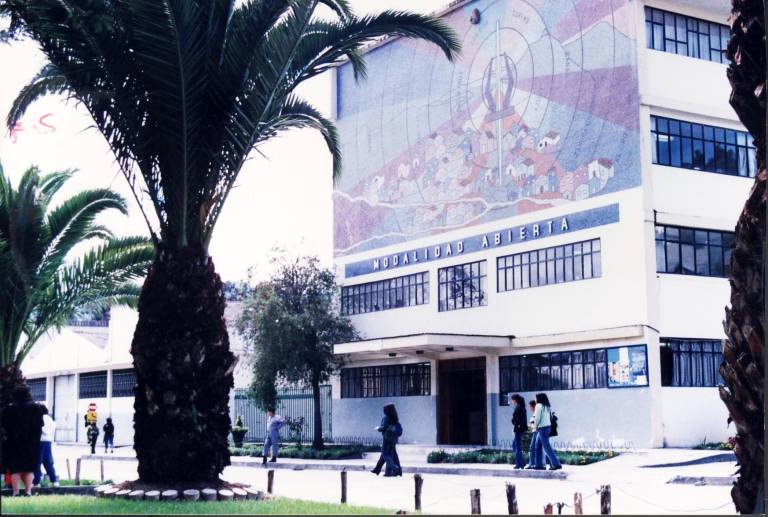 $!La modalidad a distancia de la UTPL cumple 48 años de llevar educación de calidad a diferentes partes del país y el mundo.