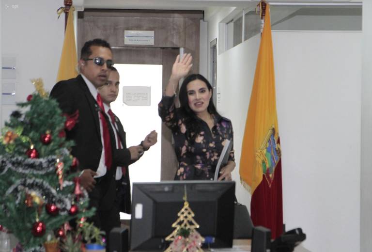 $!Foto del 23 de diciembre del 2024. La Vicepresidenta Verónica Abad a su llegada a la audiencia para conocer el veredicto sobre la suspensión de 150 dí­as de su cargo.