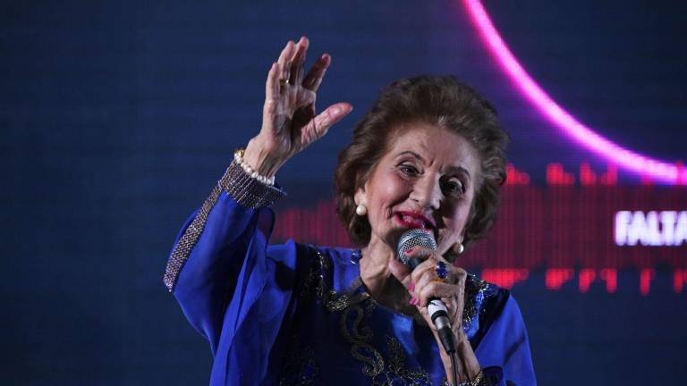 Luto en la música nacional: Fallece Fresia Saavedra, 'La Señora del Pasillo'