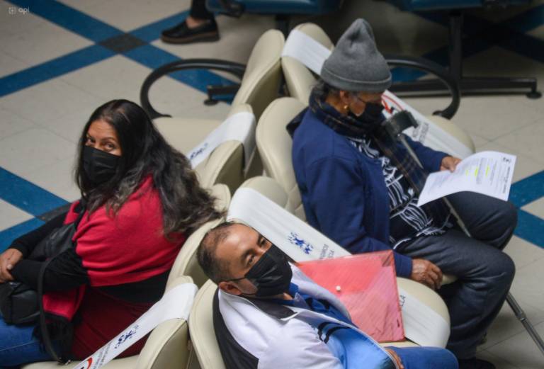 $!Pacientes de una sede de SOLCA en Cuenca.