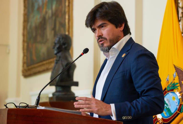 $!Fotografía cedida por el Ministerio de Gobierno de Ecuador del ministro de Gobierno, José de la Gasca, durante una rueda de prensa.