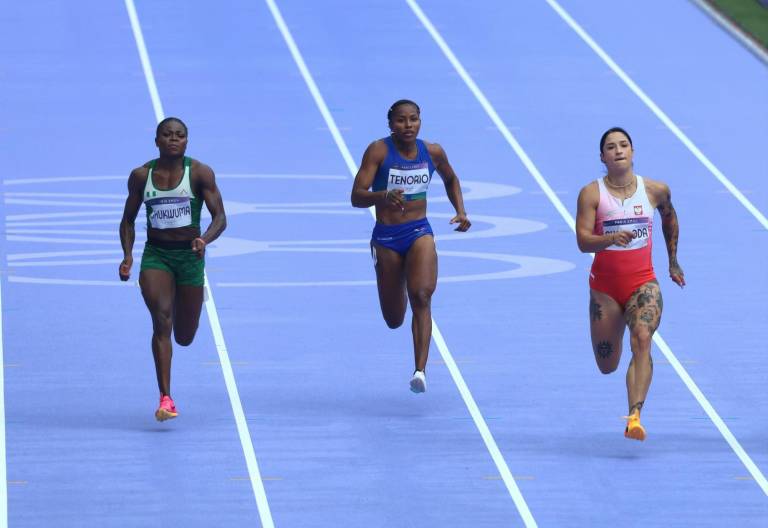 $!La atleta ecuatoriana Ángela Tenorio junto a la nigeriana Rosemary Chukwuma (I) y la polaca Ewa Swoboda (D) (Foto: Comité Olímpico Ecuatoriano)