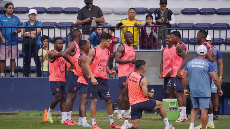 En el estadio Capwell, la selección ecuatoriana realizó los entrenamientos previos al viaje a Colombia, donde enfrentará a su similar en las Eliminatorias al Mundial 2026. Fotos: César Muñoz/API.