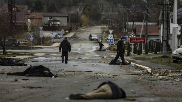 OTAN denuncia muertes de civiles en Bucha (Ucrania), en donde se enterró en fosas comunes