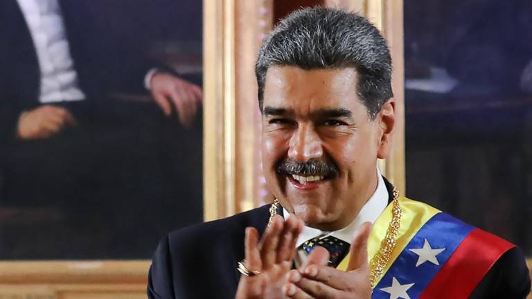 Maduro aplaudiendo después de prestar juramento en la Asamblea Nacional, en Caracas, el 10 de enero de 2025.