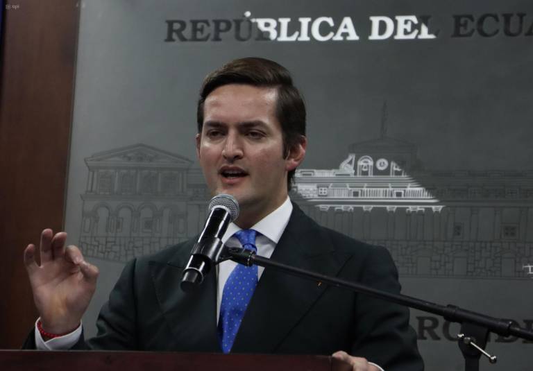 $!Rueda de Prensa del Viceministro de Gobierno, Esteban Torres, en la que se emitió el anuncio, celebrada en el Salón Azul, del Palacio de Carondelet.