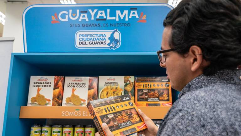 Emprendedores guayasenses exhiben sus productos en cadena de supermercados