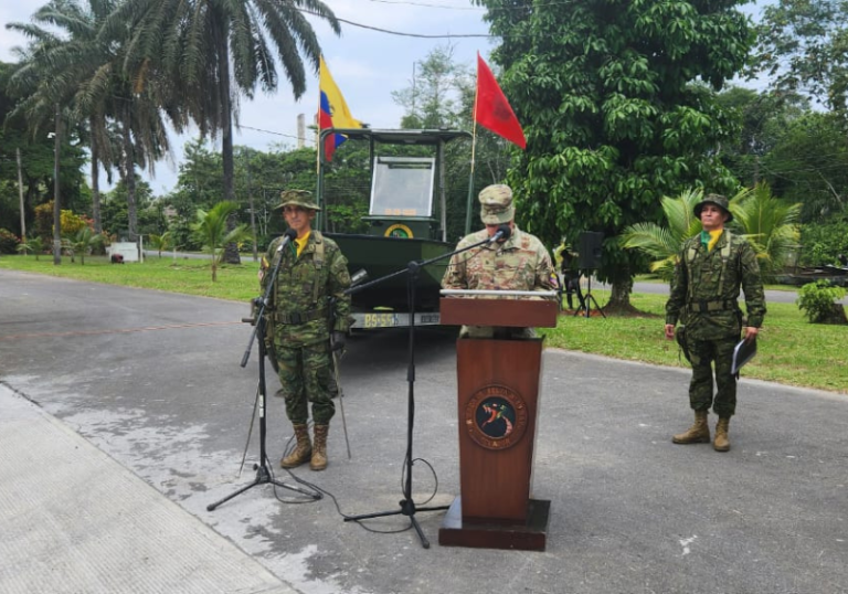 $!La Oficina de Cooperación en Seguridad del Comando Sur, en la Embajada y Consulado de los EE.UU. en el Ecuador, donó un proyecto de construcción tipo hangar para la manutención y readecuación de lanchas ribereñas.