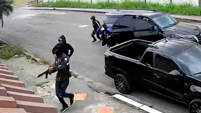 VIDEO: hombre se salvó de ser secuestrado cuando ingresaba a su casa en Durán