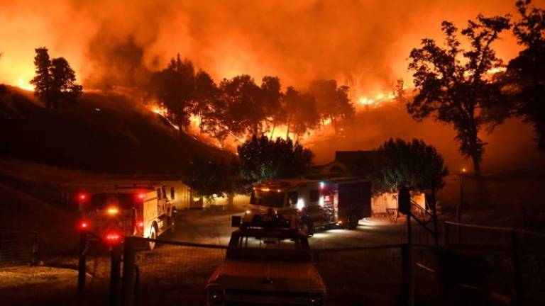 Autoridades dan por controlado incendio de California