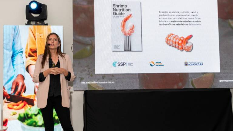 Pamela Nath, directora de Sustainable Shrimp Partnership (SSP), presentó la Guía Nutricional del Camarón.