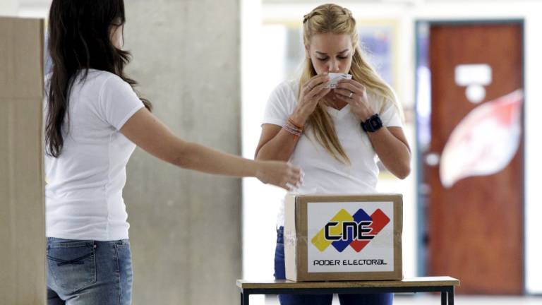 Autorizan a Leopoldo López a votar en legislativas