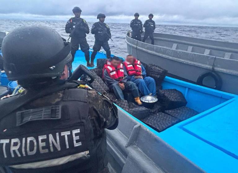 $!Fotografía que muestra la embarcación en la que se transportaban los detenidos.