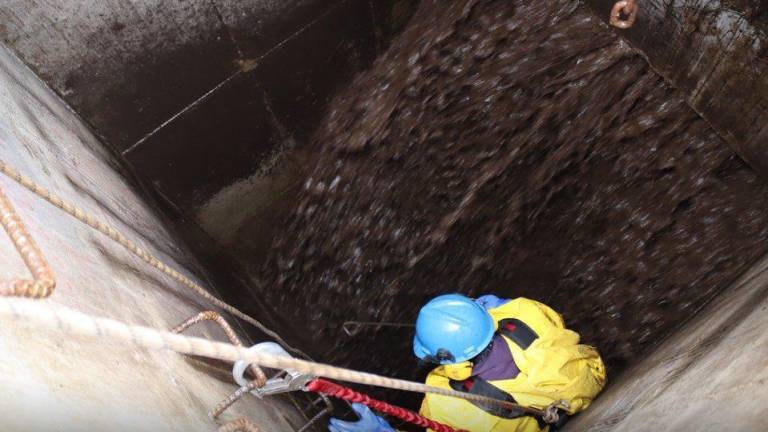 Mueren dos técnicos de Agua Potable, tras ccidente en quebrada de Quito