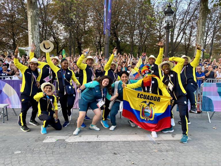 $!Fotografía de la delegación ecuatoriana presente en la Ceremonia de Apertura de los Juegos Paralímpicos París 2024.