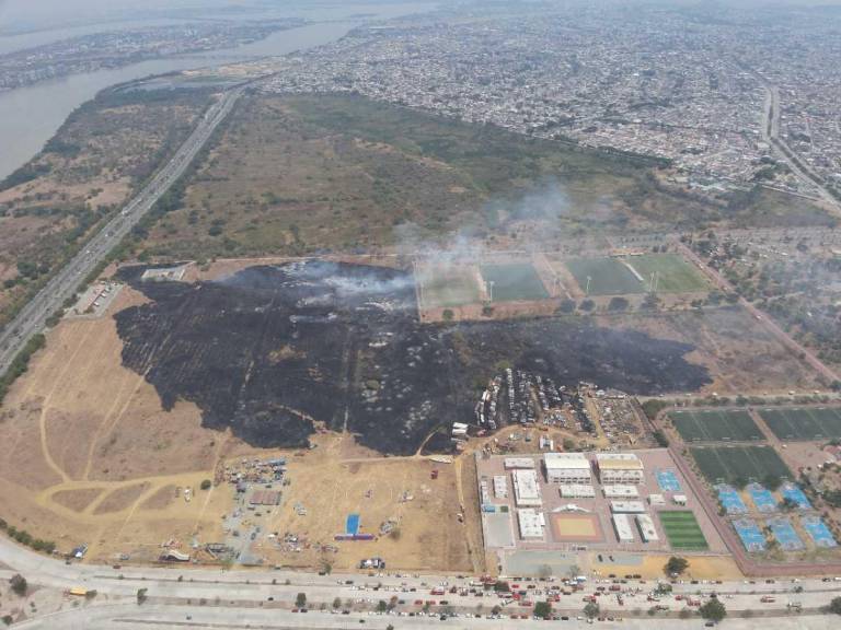 $!El Gobierno Nacional solicitó que Fiscalía investigue la relación de la supuesta desconexión de las cámaras de Segura E.P. con el incendio en el Parque Samanes. El Municipio de Guayaquil señaló que las cámaras nunca fueron bloqueadas.