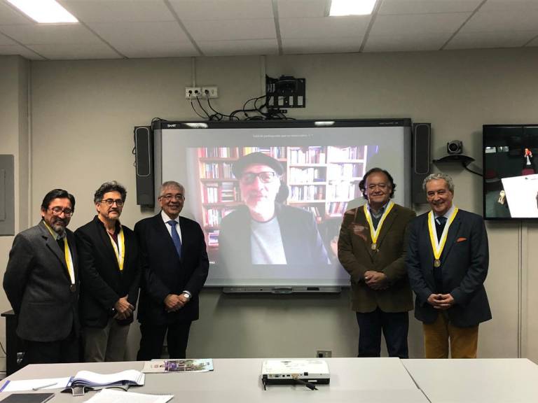 $!Joaquín Hernández en su disertación doctoral donde obtuvo el título de Doctor en Filosofía en la Pontificia Universidad Católica del Perú, en 2019.