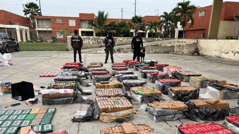 Golpe al narcotráfico: Ecuador detiene un sumergible e incauta 1,5 toneladas de droga