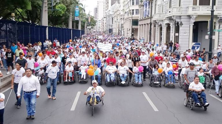 Caminada por el día de la discapacidad acoge a miles de personas