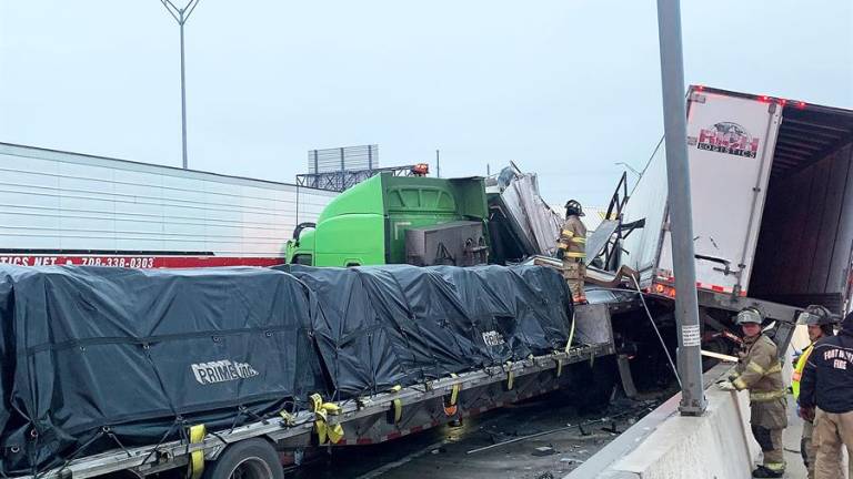 Al menos 6 muertos en accidente múltiple que involucró a casi 100 vehículos en EEUU