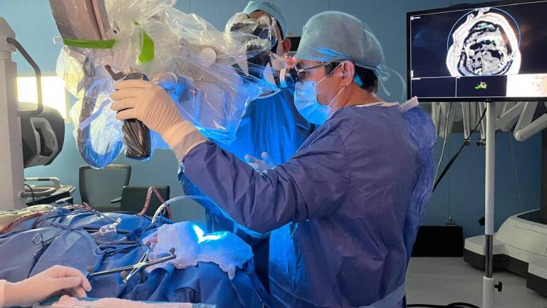 Las cirugías con florescencia intraoperatoria están dirigidas a pacientes con tumores conocidos como gliomas o cáncer cerebral de alto grado.