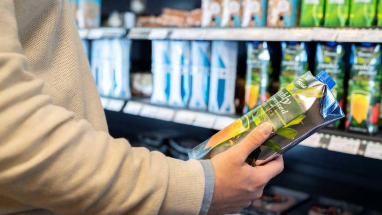 La tecnología de capas que tienen los empaques de Tetra Pak genera una barrera contra la luz, el oxígeno y los microorganismos del exterior.