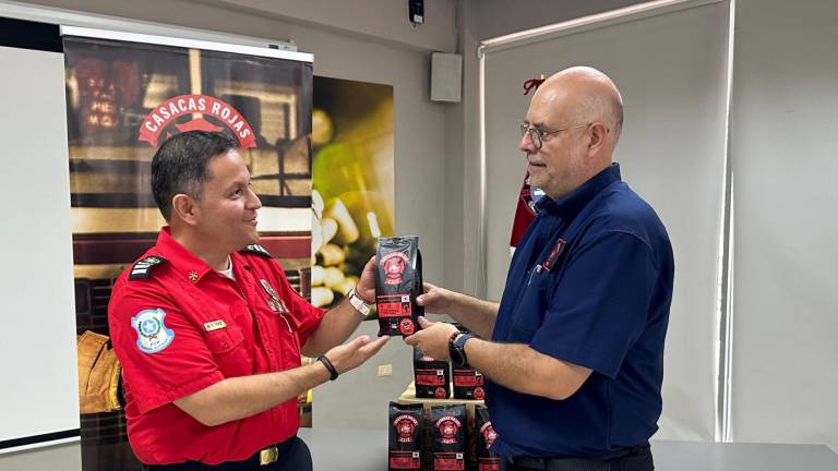 Casacas Rojas Café apoya a nueve zonas de bomberos del país