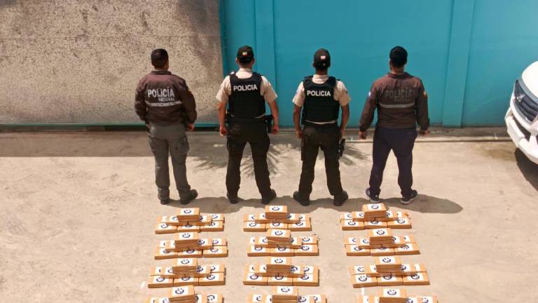 ¡Golpe al narcotráfico! Policía incauta cargamento de cocaína oculto en un vehículo en Esmeraldas