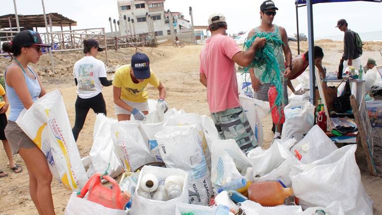 Recogen 1.562 kilos de desechos en varias playas en enero