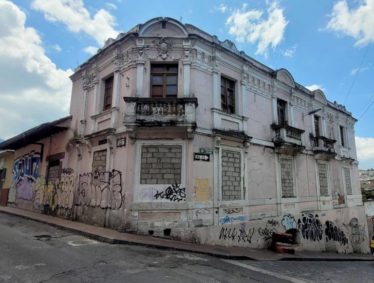 $!Quito 11 de julio 2024. Edificaciones en mal estado en el centro histórico.