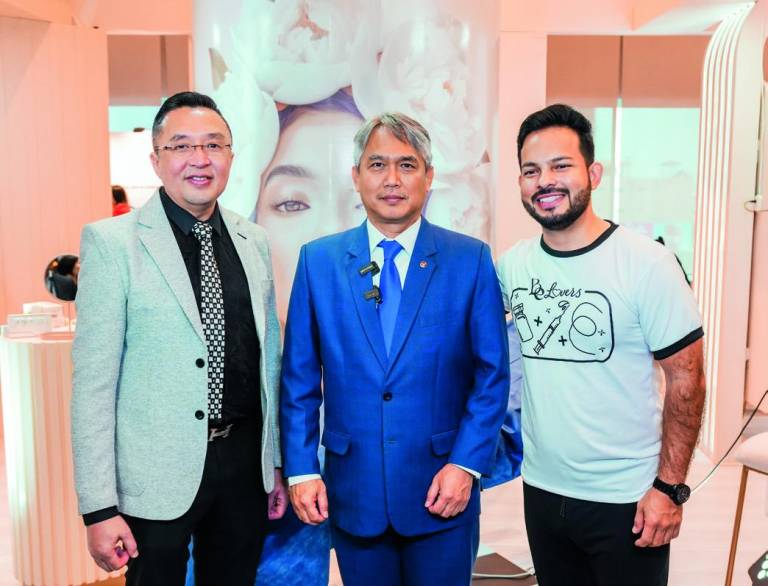 $!Dr. Teguh Tanuwidjaja (Presidente Mundial Society of Aesthetic Medicine International I-SWAM), Agung Kurniadi (Embajador de la República de Indonesia) y Dr. César Navas (CEO de Be Esthetic).