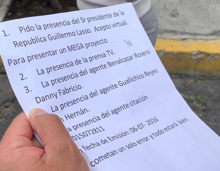 $!En una hoja de papel el sujeto escribió sus peticiones para soltar a la víctima.