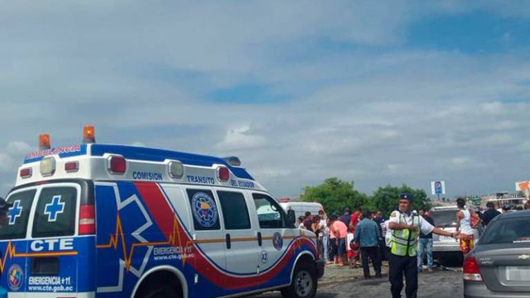 Dos fallecidos en accidente en la vía Guayaquil-Salinas