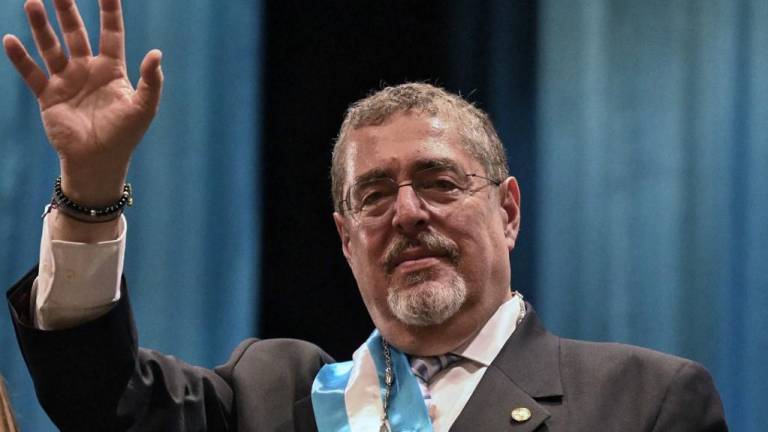 Bernardo Arévalo jura como presidente de Guatemala pese a jornada de incidentes