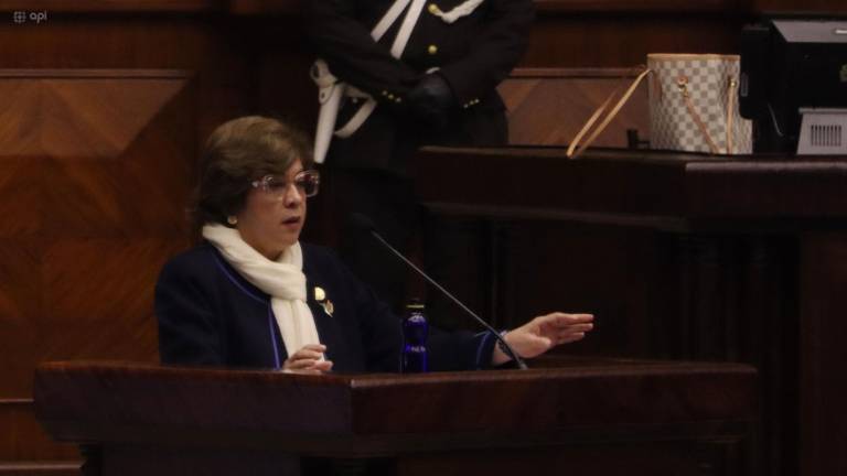 Fotografía tomada el 30 de julio de este año, en la que la ministra Ivonne Núñez se refiere a asambleístas en el edificio del Legislativo.