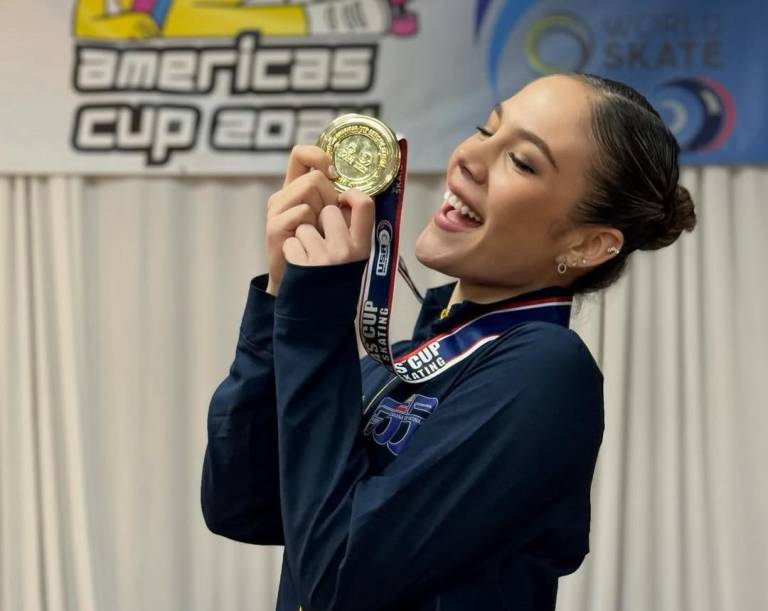 $!La ecuatoriana con su medalla del primer lugar en la competencia Americas Cup.