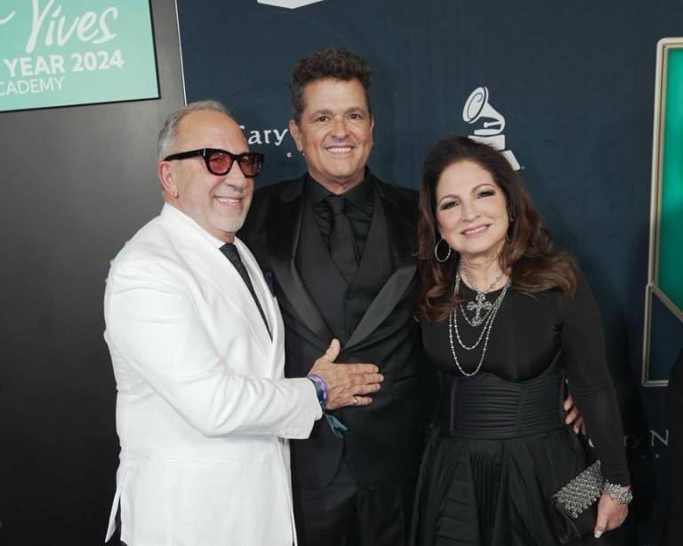 $!Emilio y Gloria Estefan también participaron en este homenaje para el artista colombiano.